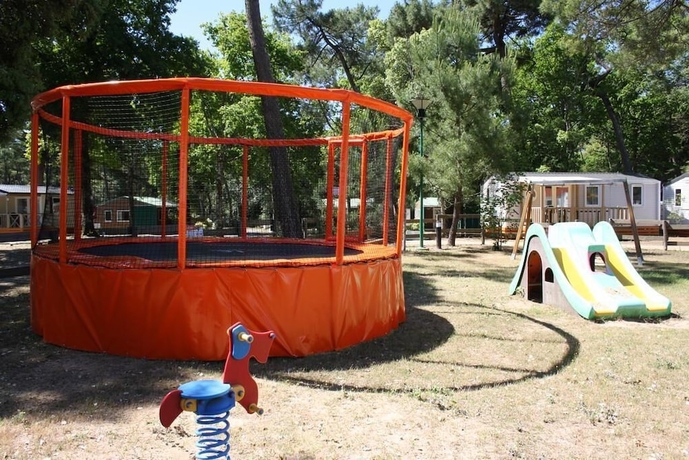 Imagen de los exteriores del Camping le Chenal. Foto 17