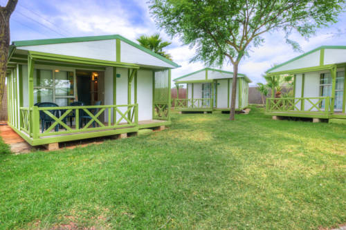 Imagen de los exteriores del Camping-Bungalows El Faro. Foto 7