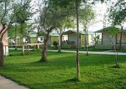 Imagen de los exteriores del Camping-Bungalows El Faro. Foto 9