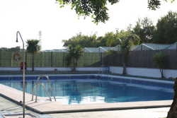 Imagen de la piscina del Camping-Bungalows El Faro. Foto 10