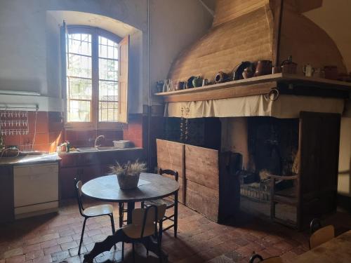 Imagen general del Can Traver de Besalú. Foto 4