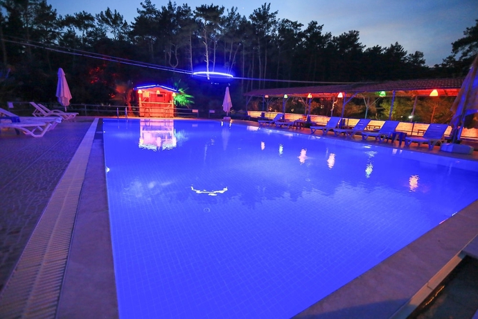 Imagen de la piscina del Canbaba Pansiyon. Foto 16