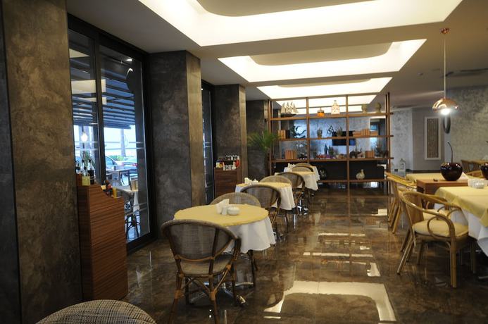 Imagen del bar/restaurante del Candan City Beach Hotel. Foto 3