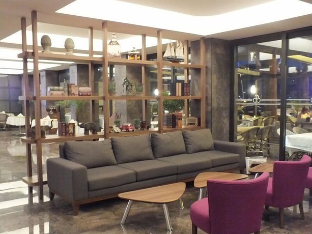 Imagen de los interiores del Candan City Beach Hotel. Foto 16