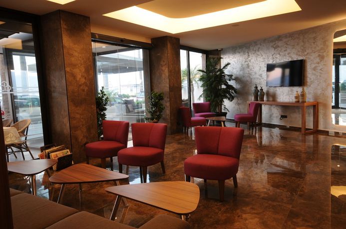 Imagen de los interiores del Candan City Beach Hotel. Foto 17