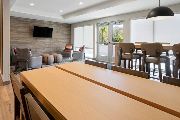 Imagen de los interiores del Candlewood Suites Chattanooga - East Ridge, an IHG Hotel. Foto 43