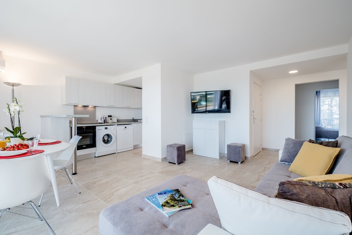 Imagen de los interiores del Cannes Marina Residence. Foto 19