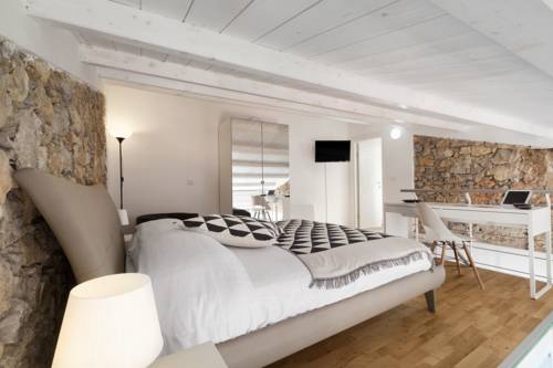 Imagen de la habitación del Cannes Old Town Suites. Foto 4