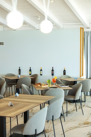 Imagen del bar/restaurante del Capo Vaticano Suites. Foto 3