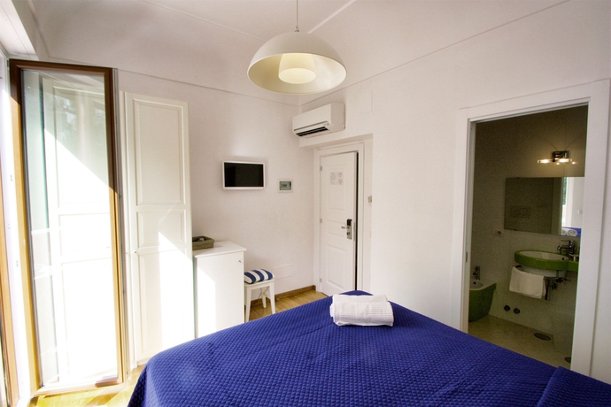 Imagen de la habitación del Capri Inn. Foto 6