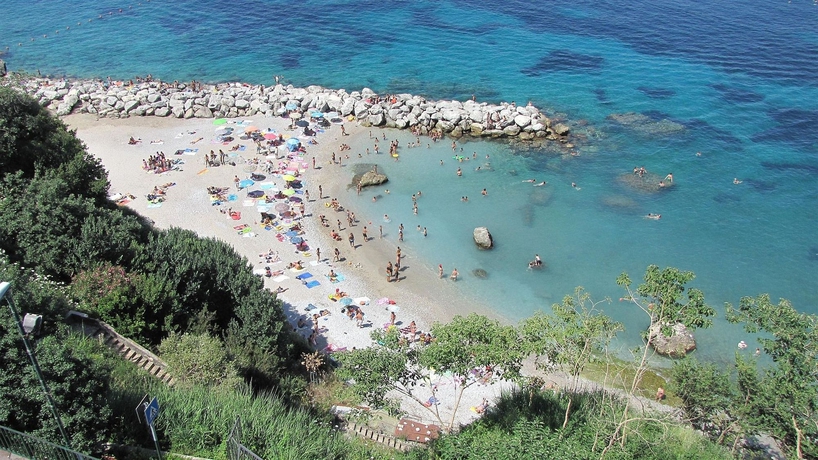 Imagen de los exteriores del Capri Inn. Foto 16