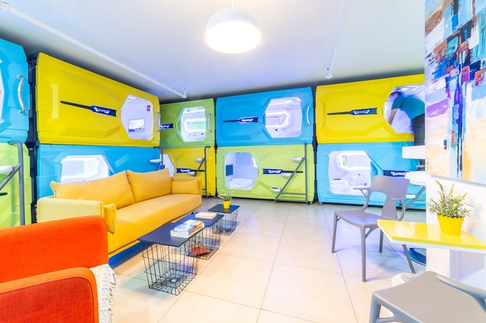 Imagen de los interiores del Capsule Inn. Foto 10
