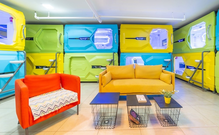 Imagen de los interiores del Capsule Inn. Foto 13