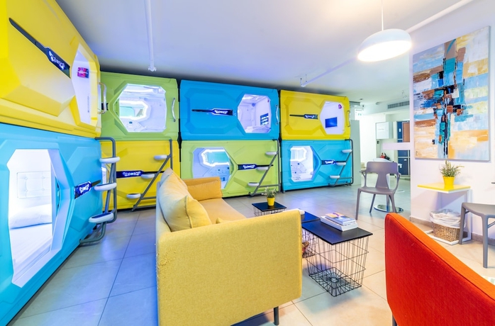 Imagen de los interiores del Capsule Inn. Foto 15