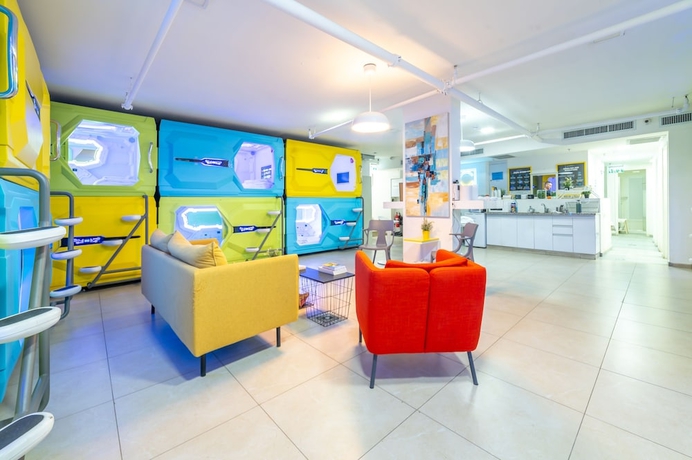 Imagen de los interiores del Capsule Inn. Foto 17