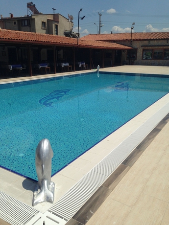 Imagen de la piscina del Caravan Camping. Foto 17