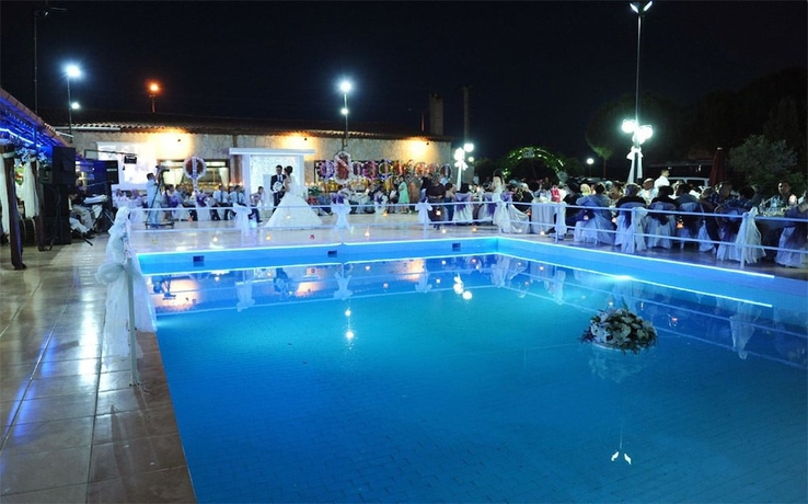 Imagen de la piscina del Caravan Camping. Foto 18