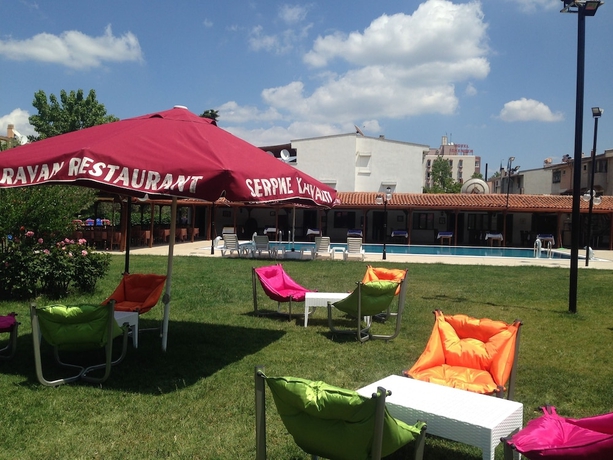 Imagen de los exteriores del Caravan Camping. Foto 13