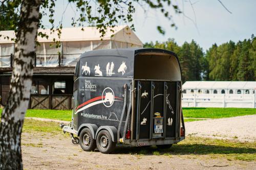 Imagen general del Caravans Camping in Young Riders School. Foto 2