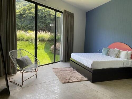 Imagen de la habitación del Cardedeu Hotel Lago de Coatepeque. Foto 15