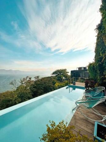 Imagen de la habitación del Cardedeu Hotel Lago de Coatepeque. Foto 16