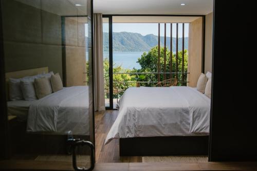 Imagen de la habitación del Cardedeu Hotel Lago de Coatepeque. Foto 19