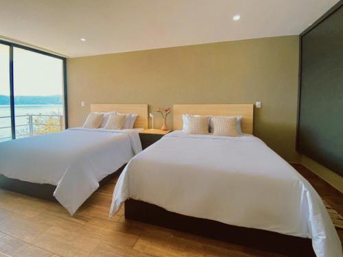 Imagen de la habitación del Cardedeu Hotel Lago de Coatepeque. Foto 20