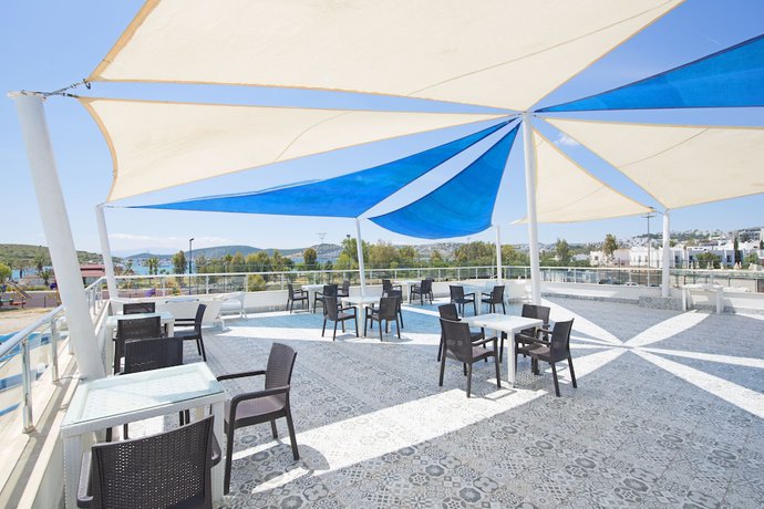 Imagen del bar/restaurante del Carina Resort Hotel. Foto 4