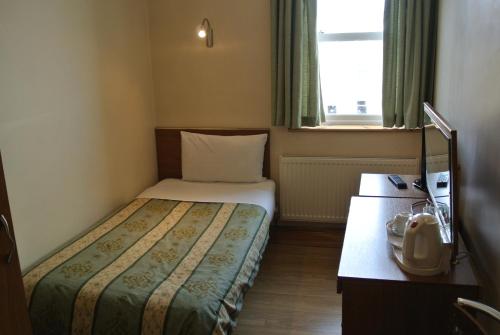 Imagen de la habitación del Carlton Hotel. Foto 9