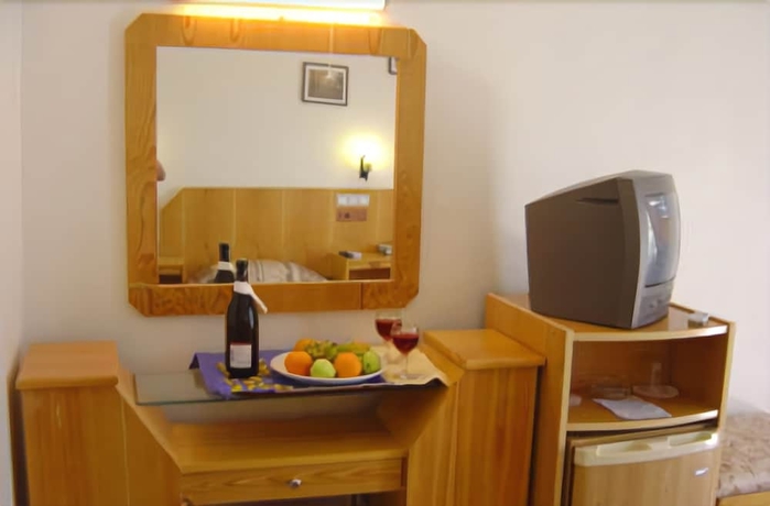 Imagen de la habitación del Carmina Hotel. Foto 10