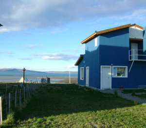 Imagen de los exteriores del Casa Azul - Familia Patagónica. Foto 3