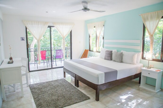 Imagen general del Casa Blanca, Playa del Carmen. Foto 1
