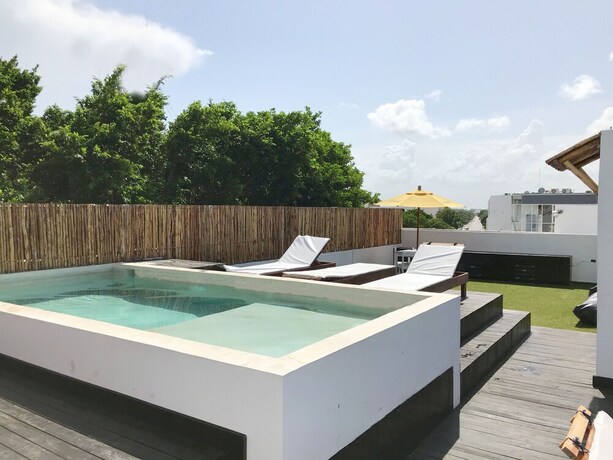 Imagen de la piscina del Casa Blanca, Playa del Carmen. Foto 19