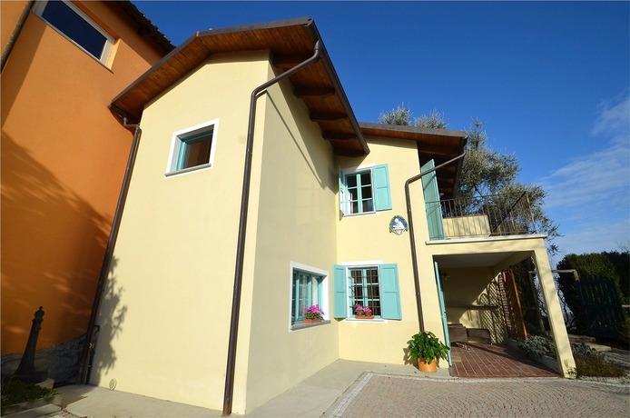 Imagen de los exteriores del Casa Brina Suites. Foto 11