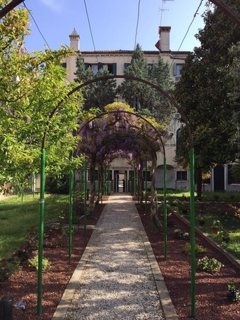 Imagen de los exteriores del Casa Caburlotto. Foto 14