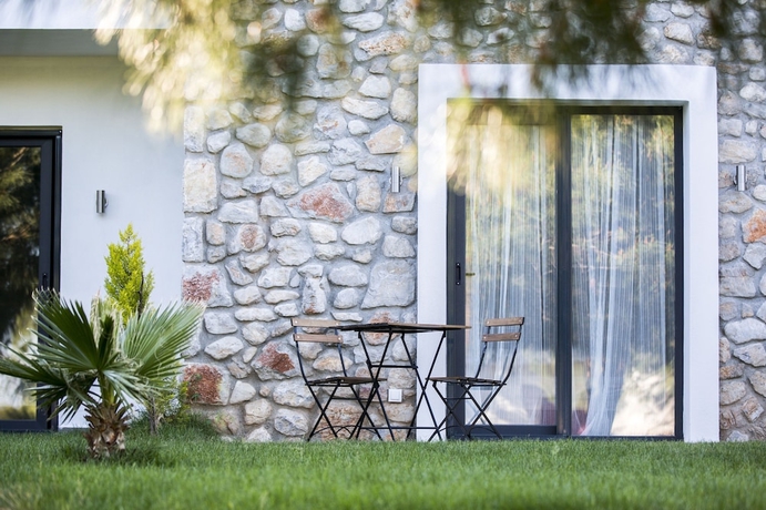 Imagen de los exteriores del Casa Elia. Foto 14