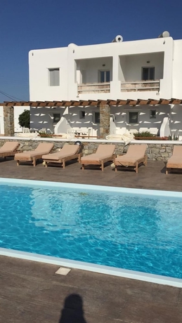 Imagen de la piscina del Casa Nostra Rooms and Studios. Foto 14