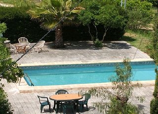 Imagen de la piscina del Casa Rural Masia L'Alboret. Foto 6