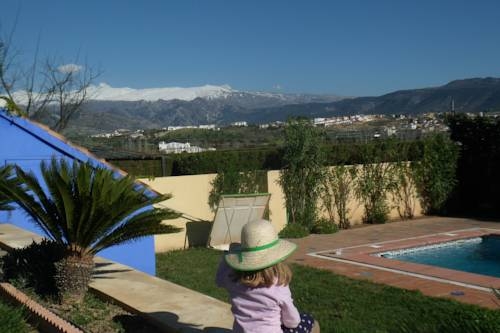 Imagen de los exteriores del Casa de Las Flores, Alhendín. Foto 9