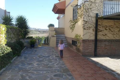 Imagen de los exteriores del Casa de Las Flores, Alhendín. Foto 10