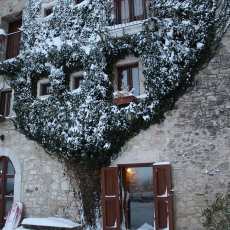 Imagen de los exteriores del Casale Kolidur. Foto 6