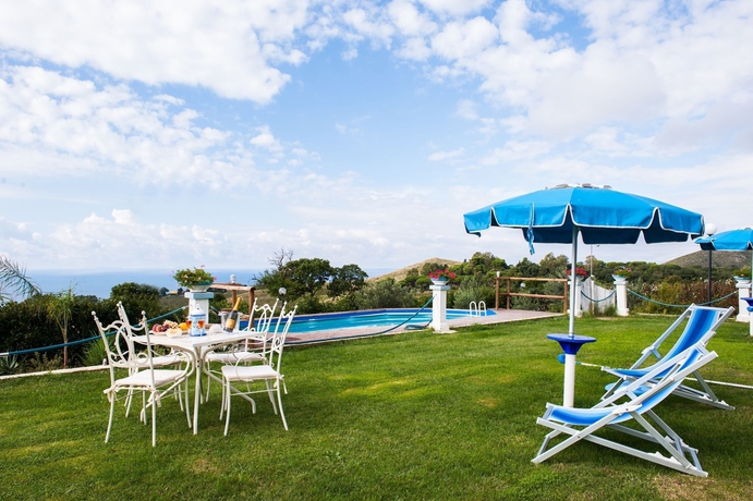 Imagen de la piscina del Casamediterranea. Foto 15