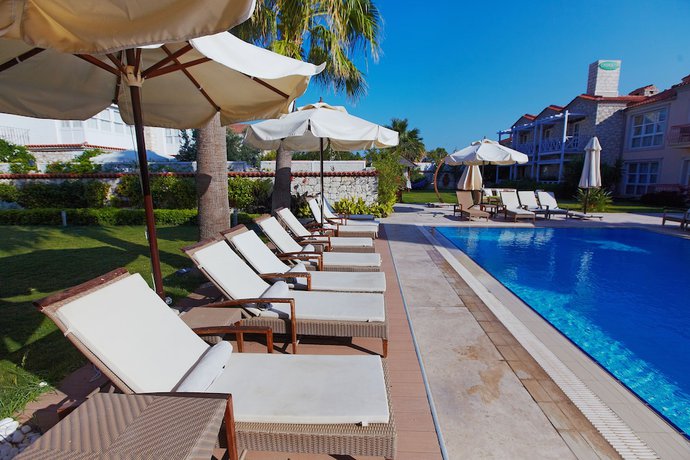 Imagen de la piscina del Casaoliva Hotel. Foto 19