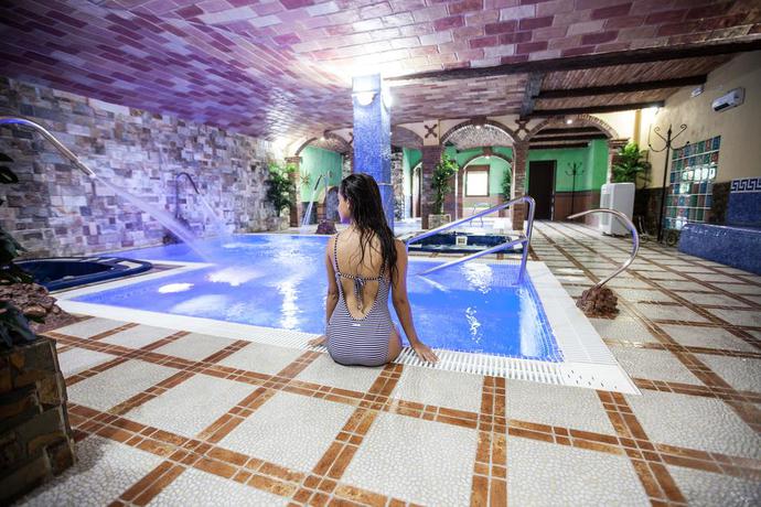 Imagen de la piscina del Casas Rurales Benarum. Foto 8