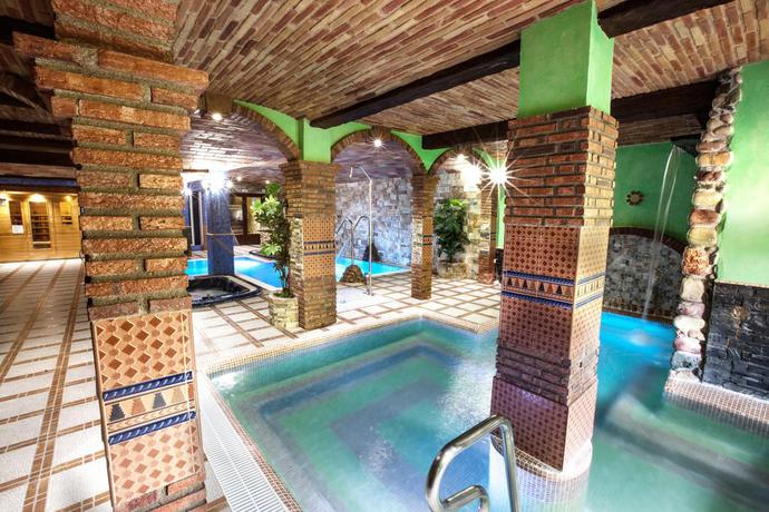 Imagen de la piscina del Casas Rurales Benarum. Foto 10