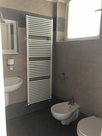 Imagen de la habitación del Cascina Monte Diviso. Foto 17