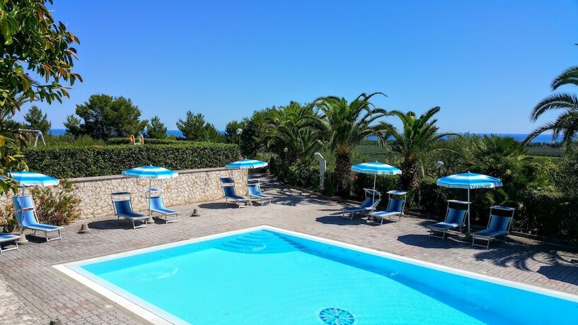 Imagen general del Case con piscina - Residence Amica. Foto 5
