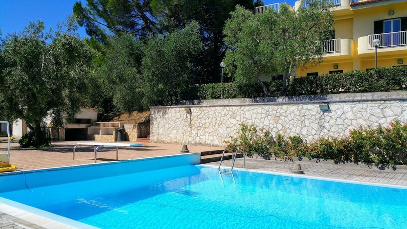 Imagen general del Case con piscina - Residence Amica. Foto 16
