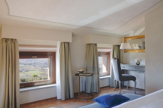 Imagen de la habitación del Castello Bonaria Wine and Spa Resort. Foto 14