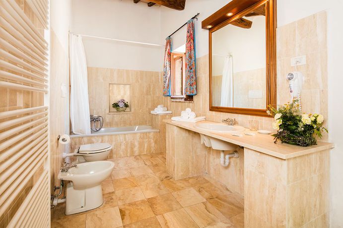 Imagen de la piscina del Castello Di Titignano. Foto 19